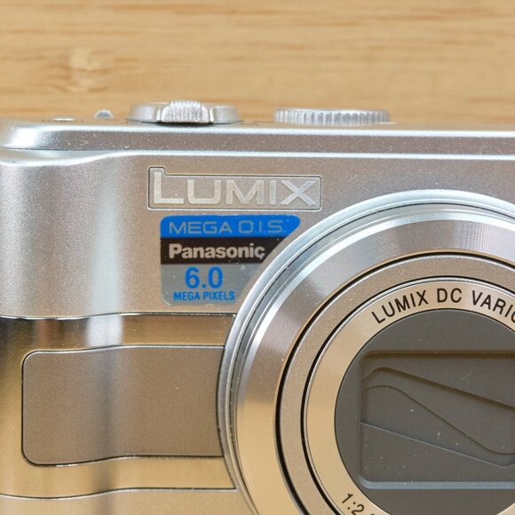 Panasonic LUMIX DMC-LZ5 6MP Digital Camera, 6x Optical Zoom, Made in Japan - Picture 2 of 9